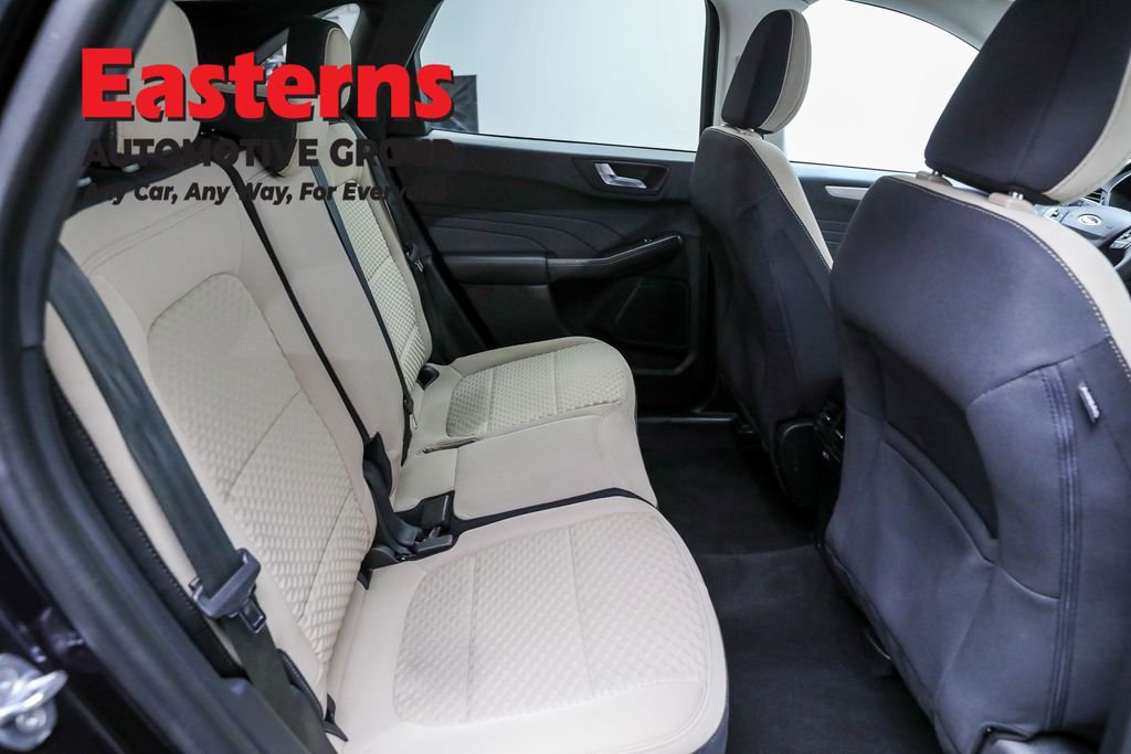 Used 2021 Ford Escape SE image 21