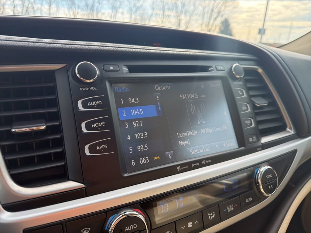 Used 2017 Toyota Highlander XLE image 30