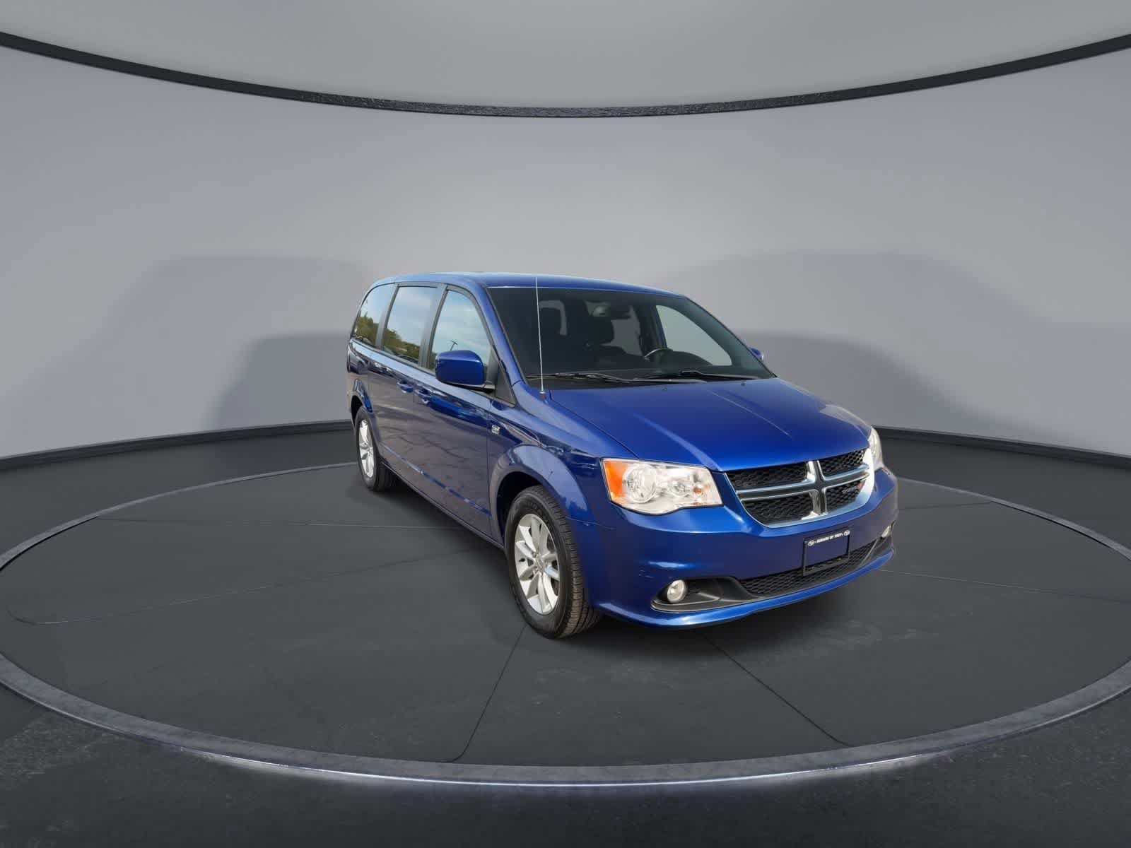 Used 2019 Dodge Grand Caravan SE FWD image 2