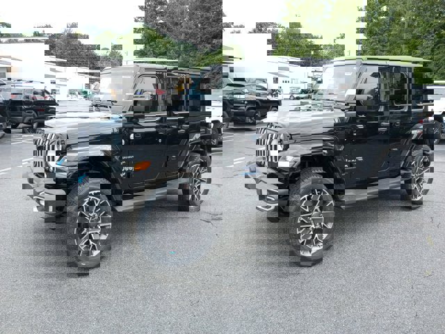 Used 2023 Jeep Wrangler Unlimited Sahara w/ Cold Weather Group image 3