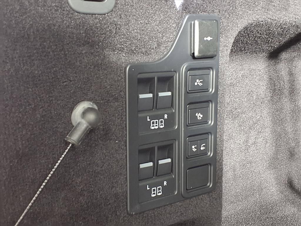 Used 2023 Land Rover Discovery HSE R-Dynamic image 15