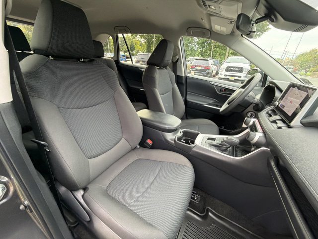 Used 2024 Toyota RAV4 LE AWD/4WD image 24