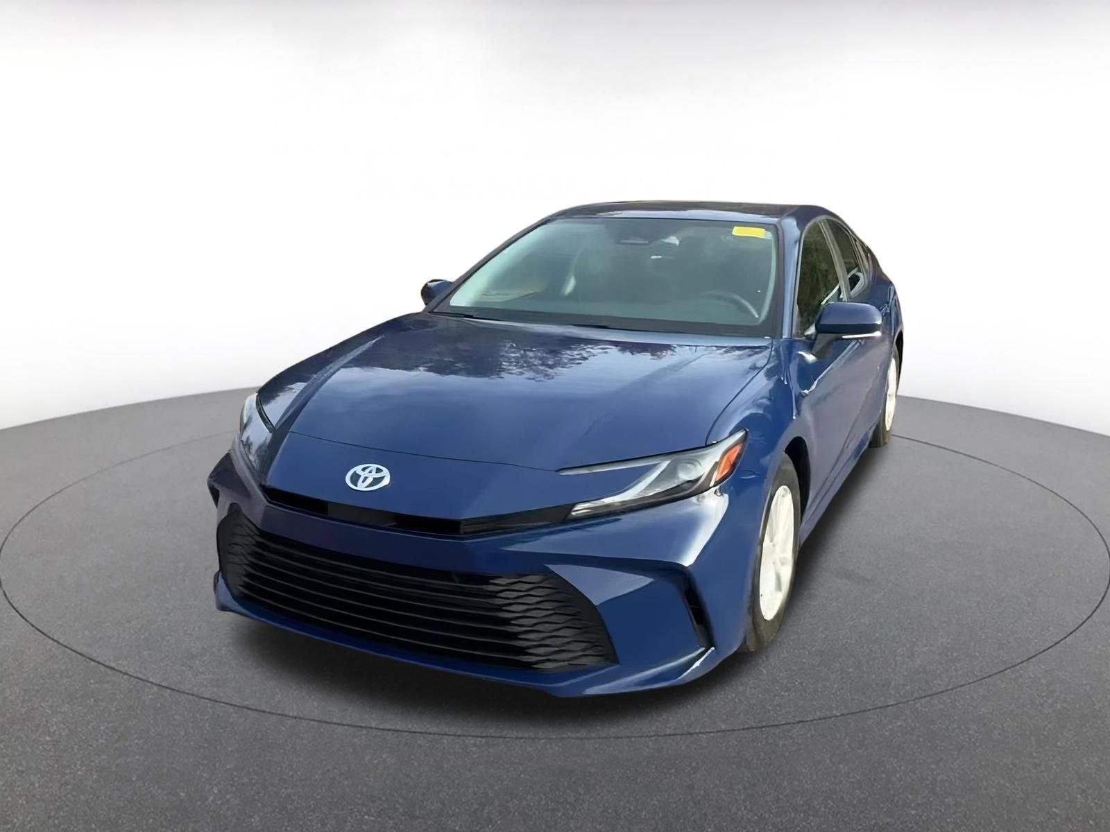 Used 2025 Toyota Camry LE image 7