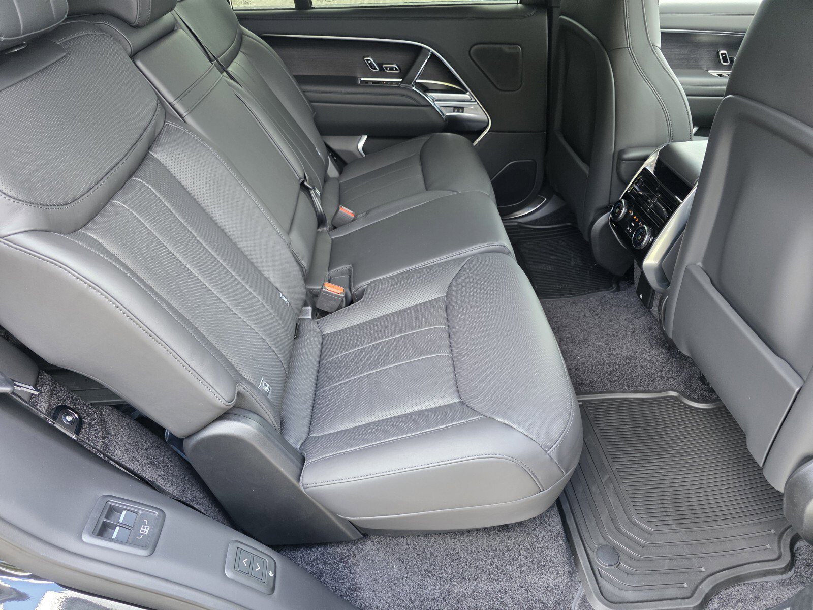 New 2026 Land Rover Range Rover Long Wheelbase SE AWD/4WD image 5