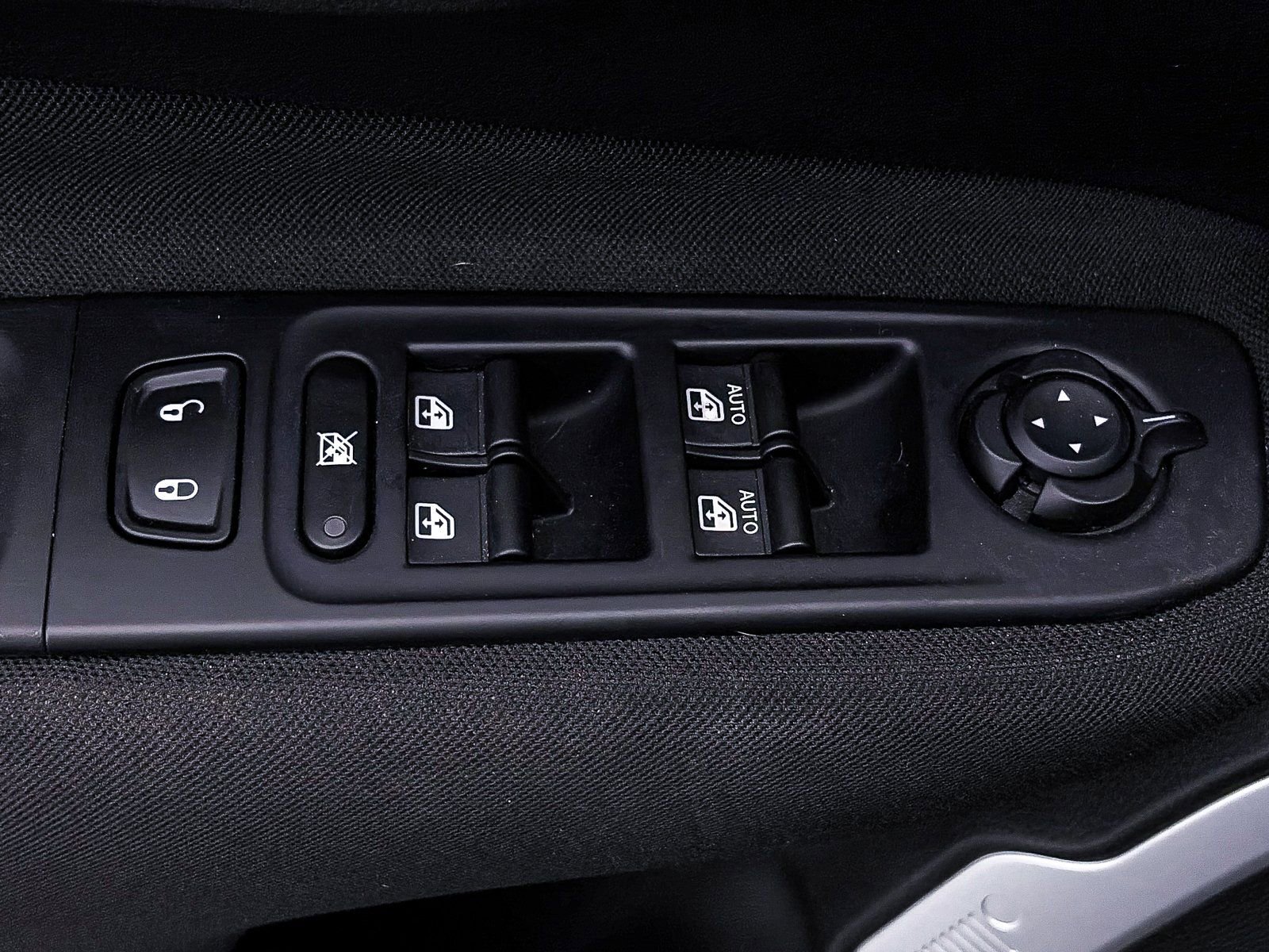 Used 2019 Jeep Renegade Latitude w/ Cold Weather Group image 12