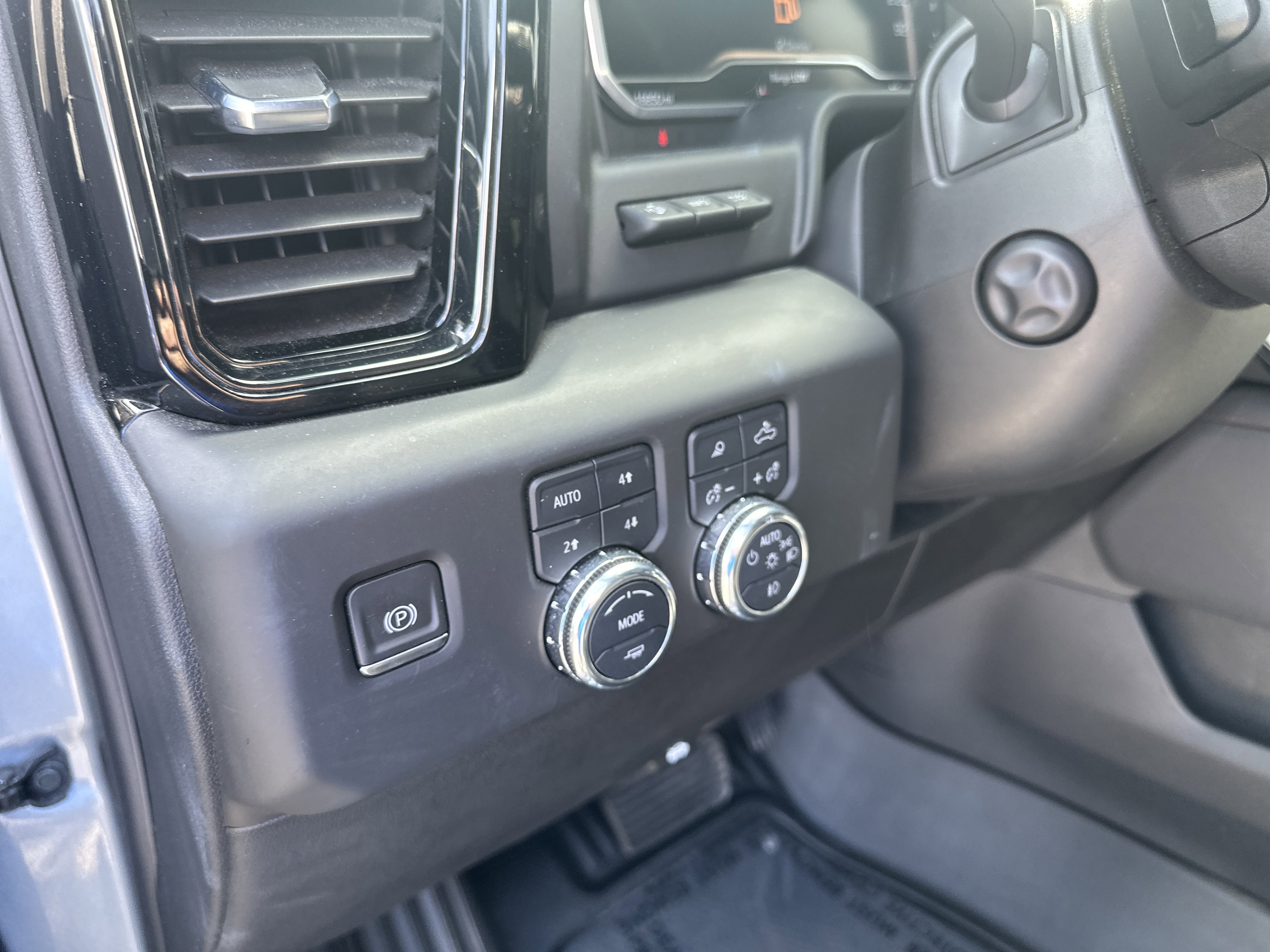 Used 2024 GMC Sierra 1500 AT4 w/ Technology Package image 36