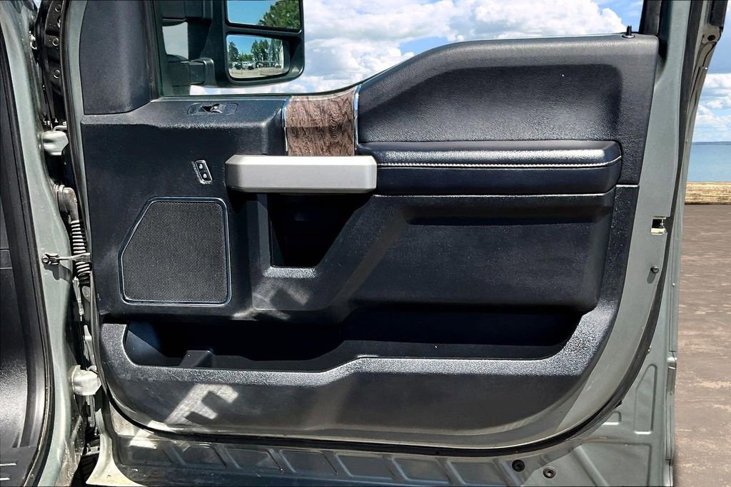 Used 2019 Ford F350 Lariat w/ Chrome Package AWD/4WD image 30