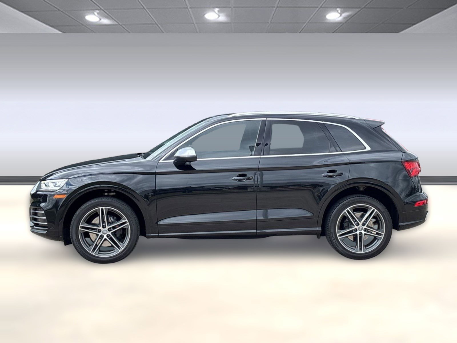 Used 2020 Audi SQ5 Premium Plus w/ Premium Plus Package image 2