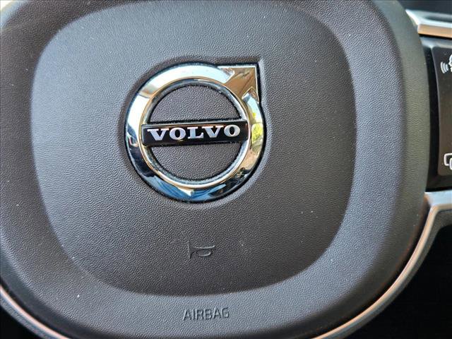 Used 2022 Volvo XC60 B5 Momentum image 14