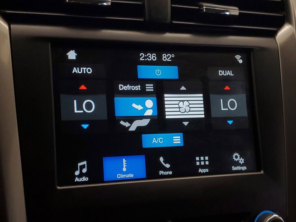 Used 2018 Ford Fusion SE w/ Fusion SE Technology Package FWD image 20