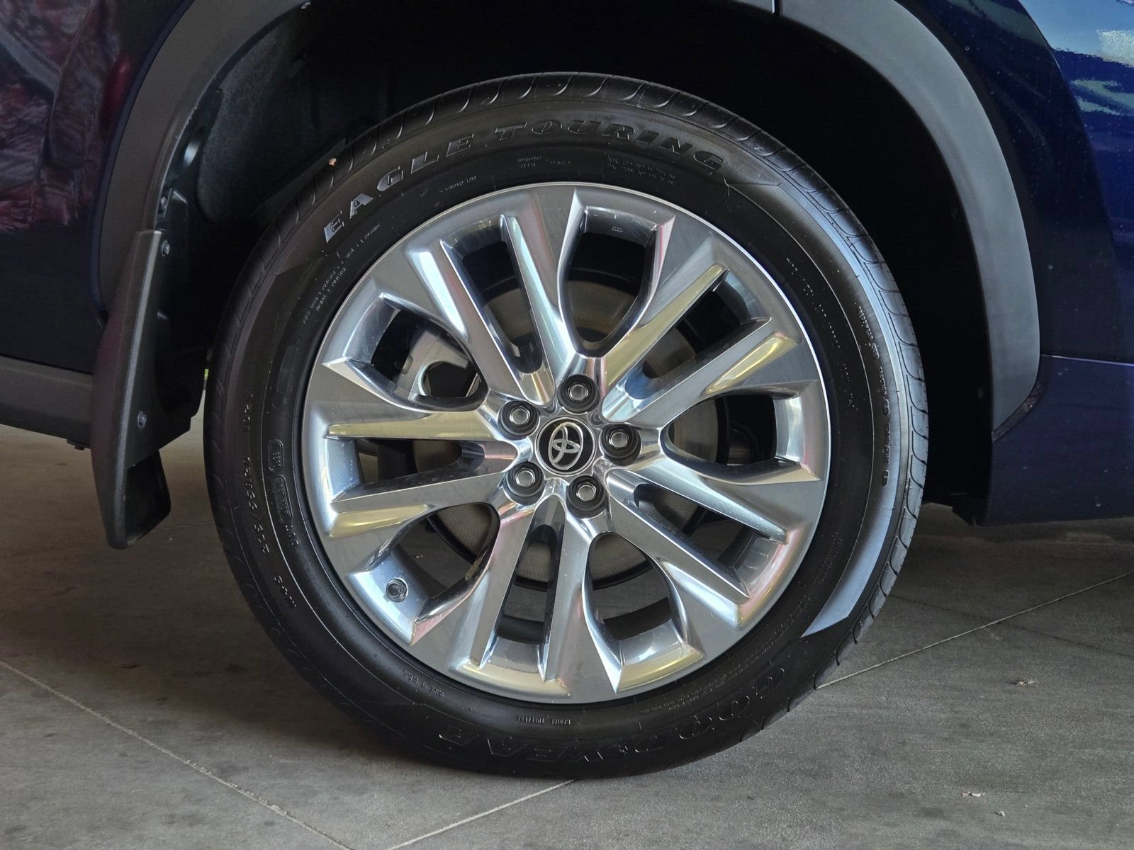 Certified 2026 Toyota Highlander Limited AWD/4WD image 5