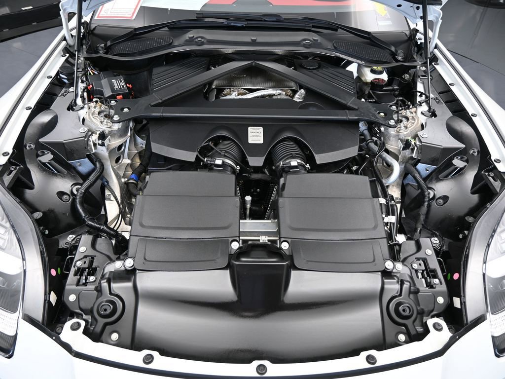 Used 2025 Aston Martin V8 Vantage Coupe image 11