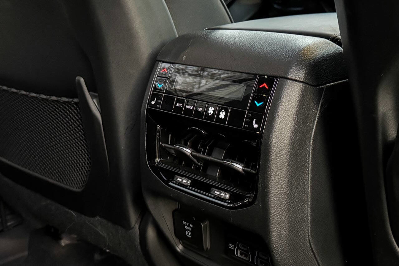 Used 2024 Jeep Grand Cherokee Overland w/ Advanced Protech Group III image 17