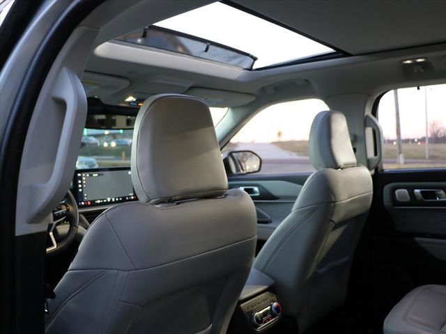 Used 2025 Ford Explorer Platinum w/ LUX Leather Package image 15