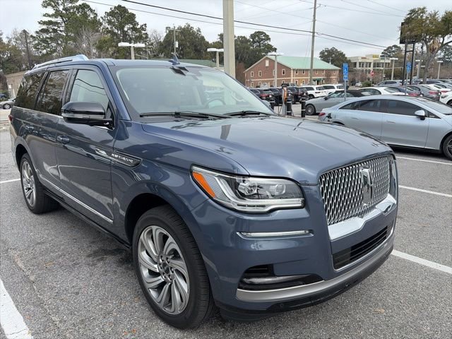Used 2023 Lincoln Navigator Reserve image 2