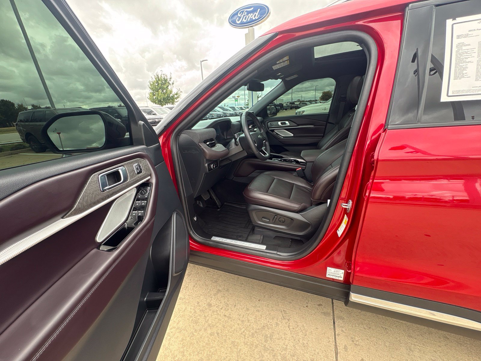 Certified 2025 Ford Explorer Platinum RWD image 15
