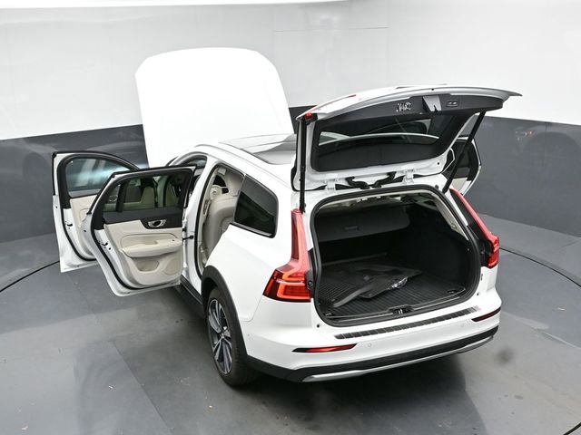 Used 2024 Volvo V60 B5 Cross Country Plus image 51