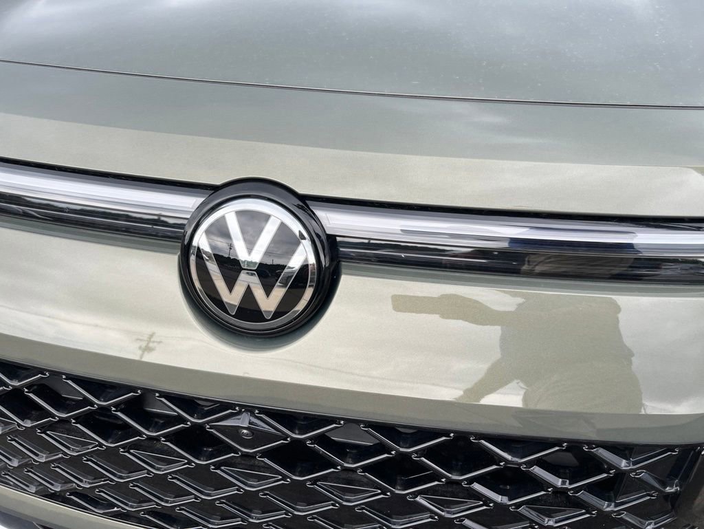 Used 2026 Volkswagen Tiguan SEL R-Line AWD/4WD image 13
