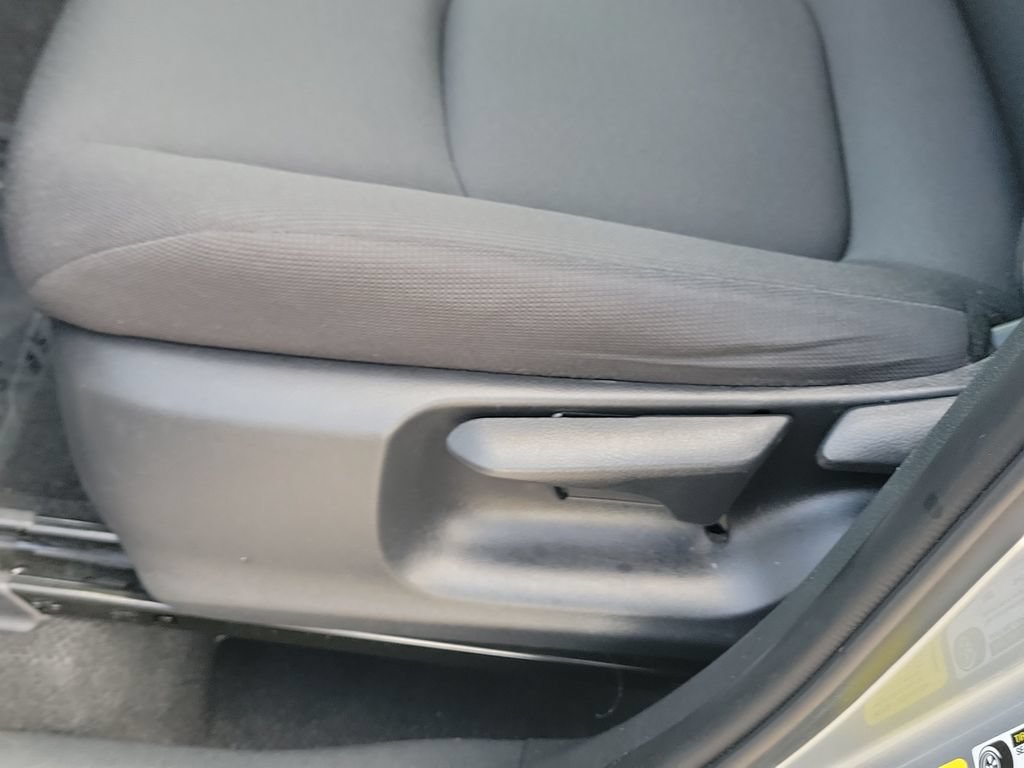 Certified 2024 Toyota Corolla Cross LE FWD image 22