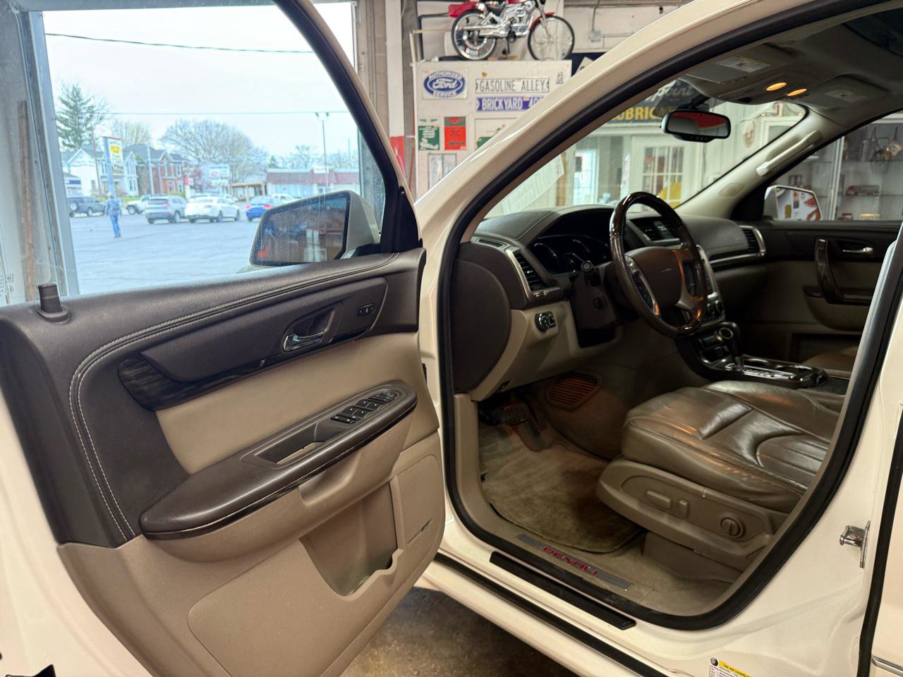 Used 2015 GMC Acadia Denali image 10