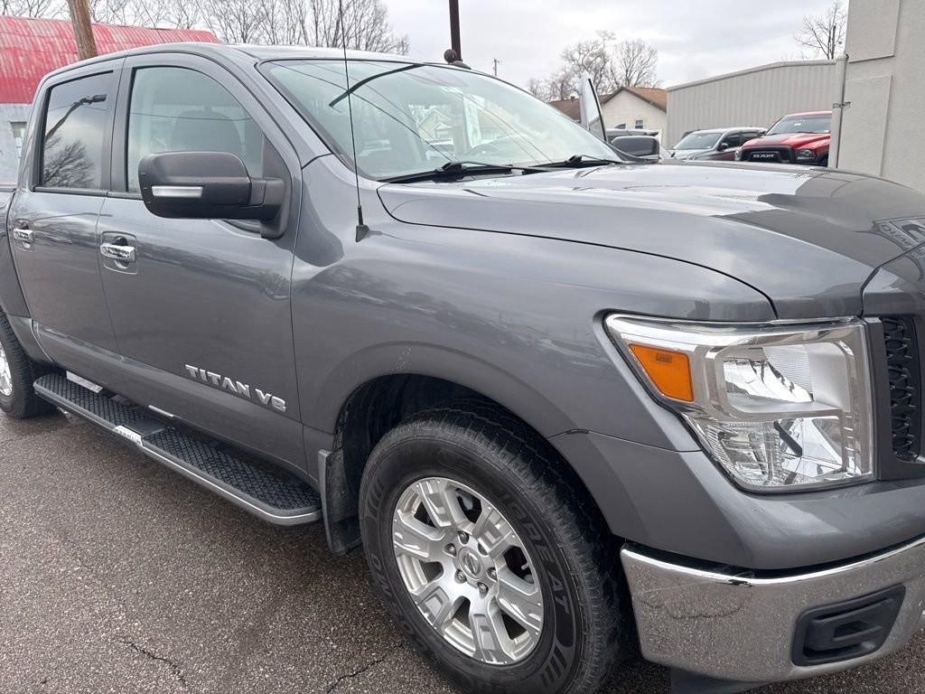 Used 2019 Nissan Titan SV image 4