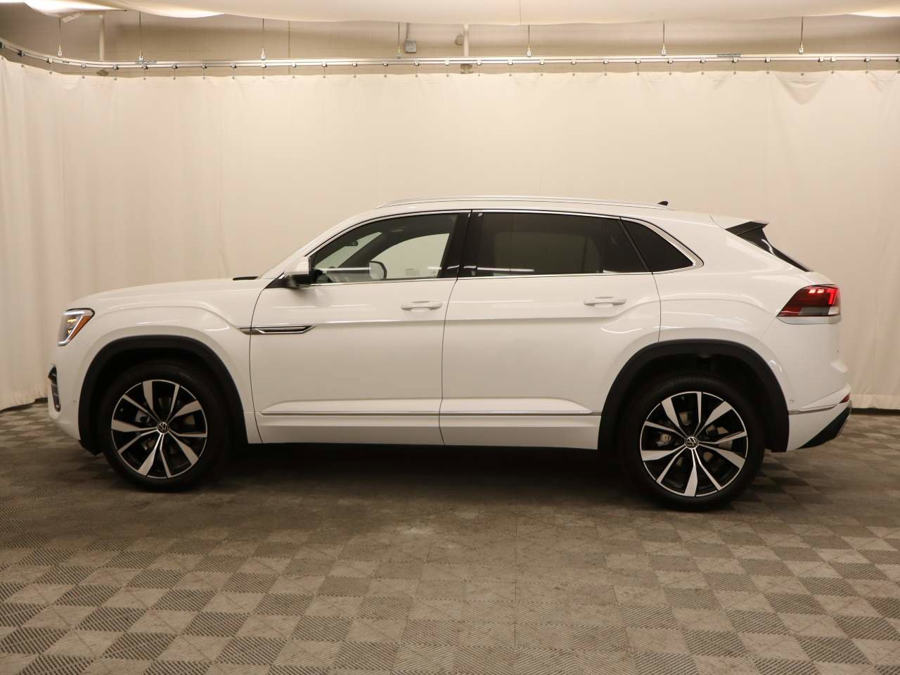 New 2026 Volkswagen Atlas Cross Sport SEL Premium R-Line AWD/4WD image 2
