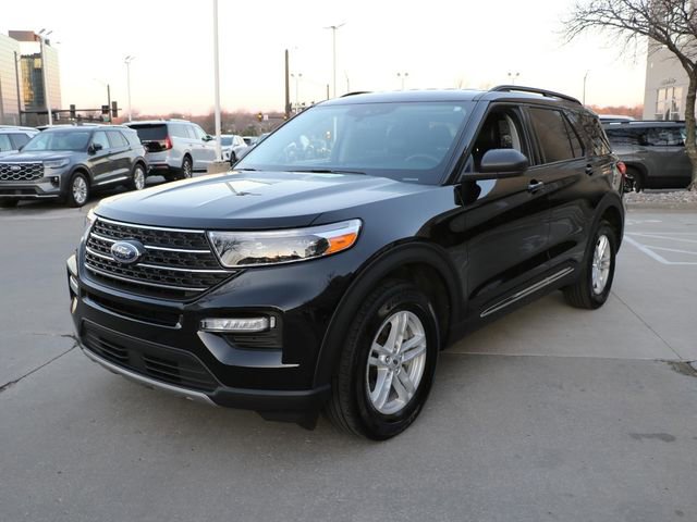 Used 2024 Ford Explorer XLT w/ Equipment Group 202A image 2