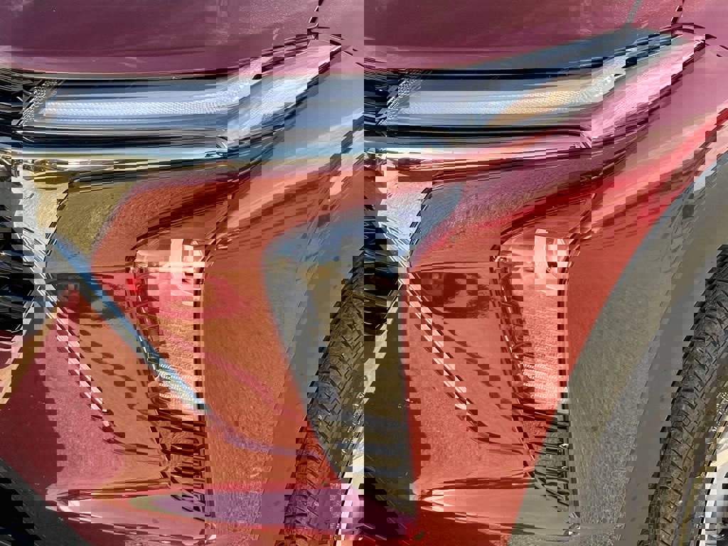 Used 2025 Chevrolet Trax RS w/ Driver Confidence Package image 7