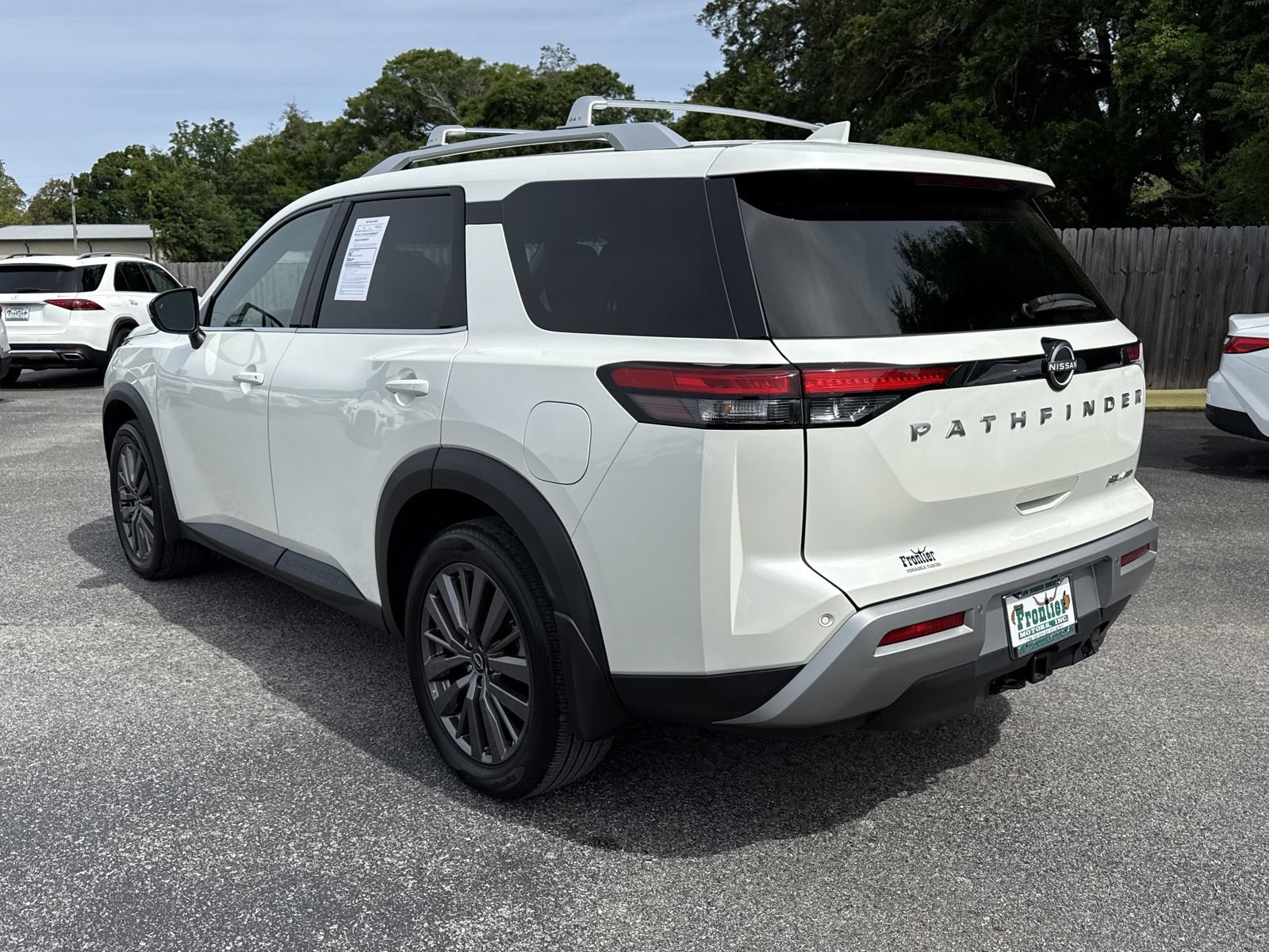 Used 2023 Nissan Pathfinder SL w/ SL Premium Package AWD/4WD image 3
