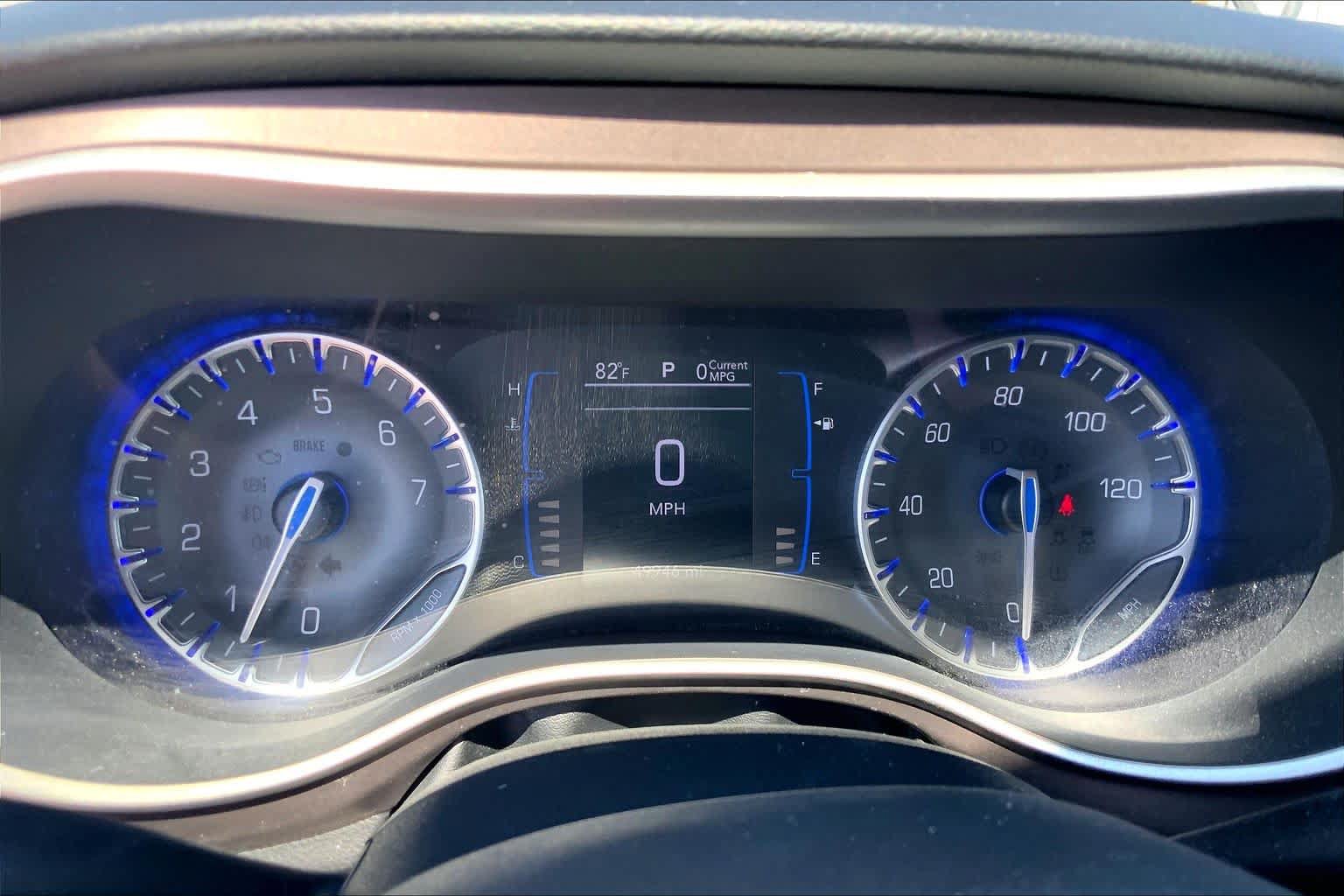 Used 2018 Chrysler Pacifica Touring Plus w/ Tire & Wheel Group FWD image 26