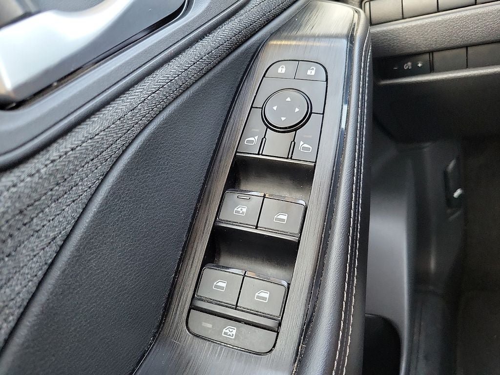 Used 2022 Nissan Rogue SV FWD image 13