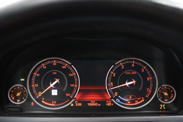 Used 2015 BMW 750Li xDrive AWD/4WD image 23