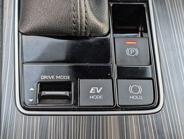 Used 2023 Toyota Sienna Platinum image 16