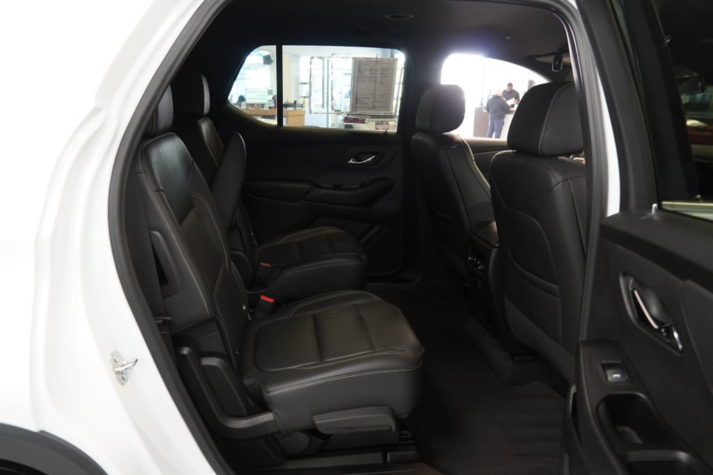 Used 2023 Chevrolet Traverse LT image 24