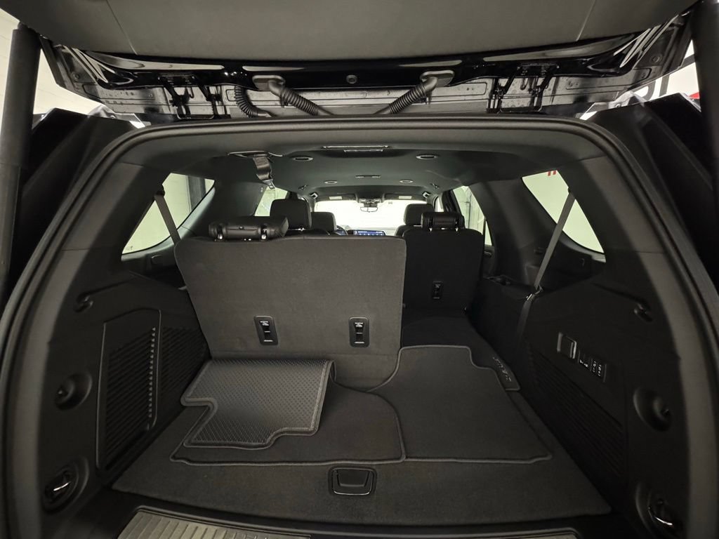Used 2025 Chevrolet Tahoe High Country AWD/4WD image 41