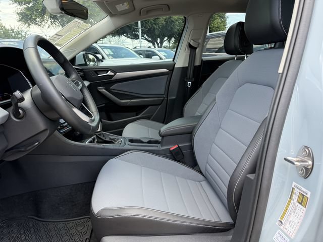 Used 2026 Volkswagen Jetta SE FWD image 23