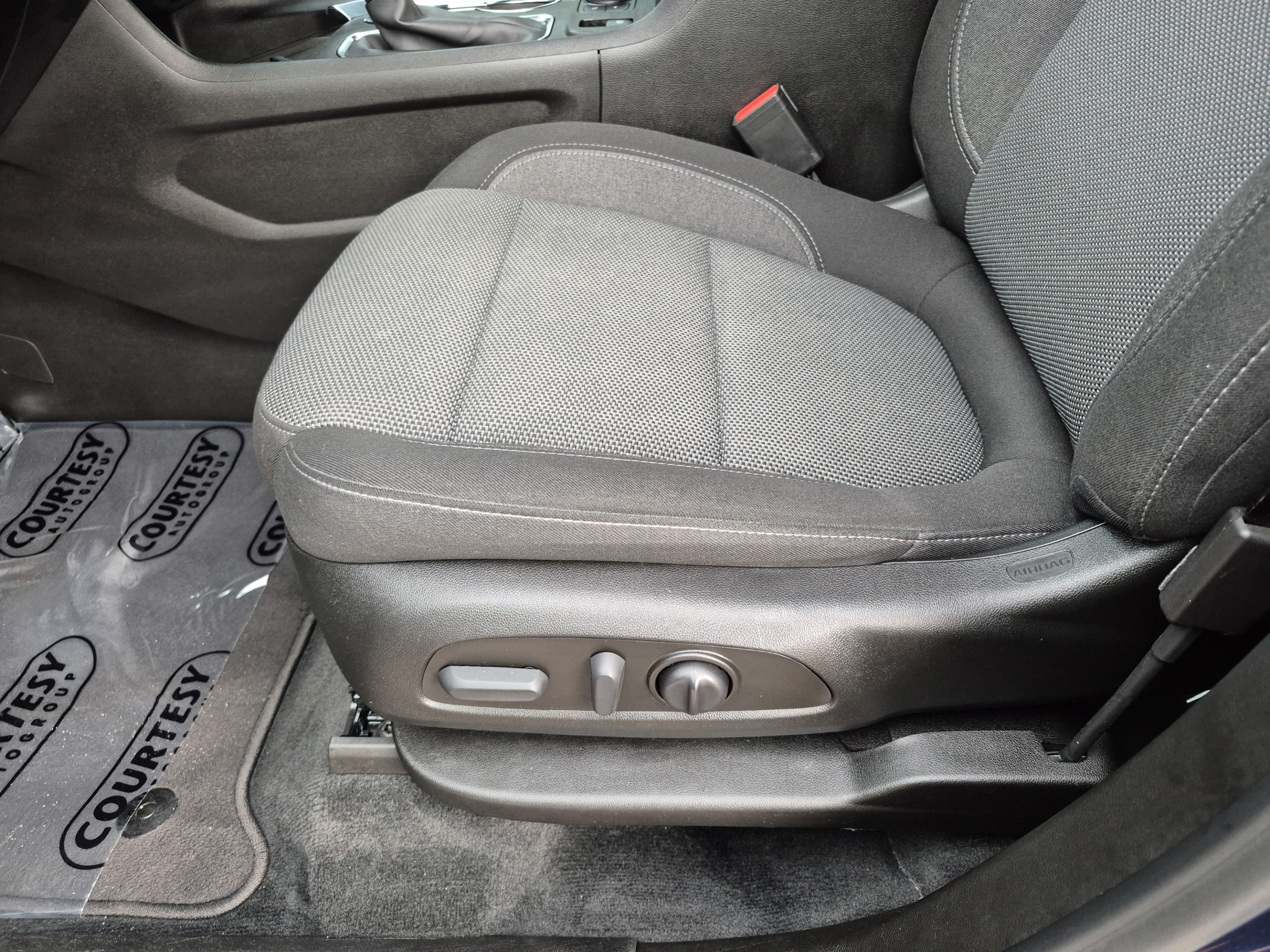 Used 2023 Chevrolet Traverse LT FWD image 21