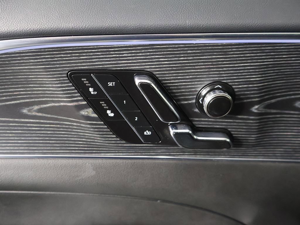 Used 2024 Cadillac Lyriq Luxury RWD image 36