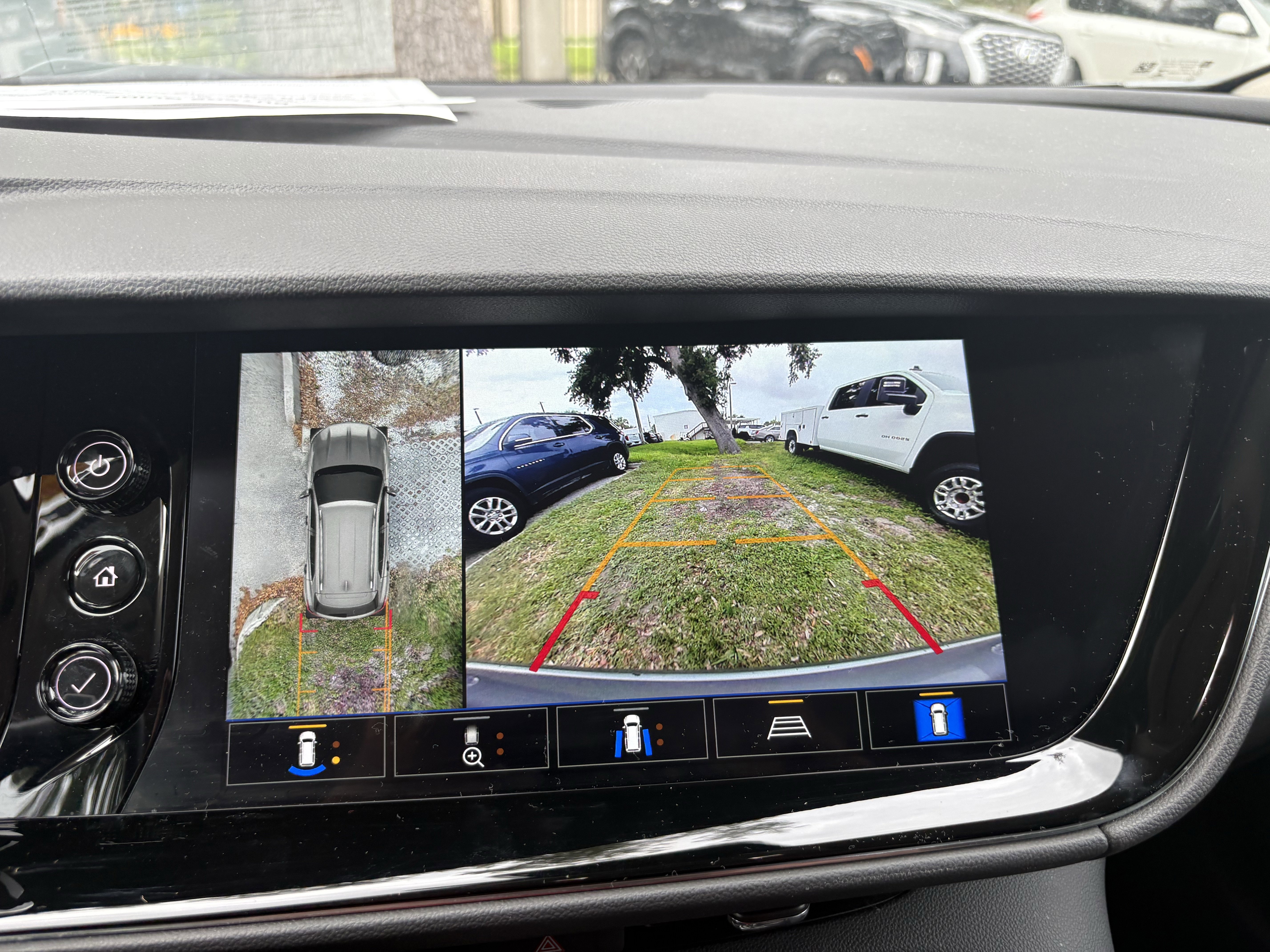 Used 2023 Buick Envision Avenir AWD/4WD image 11