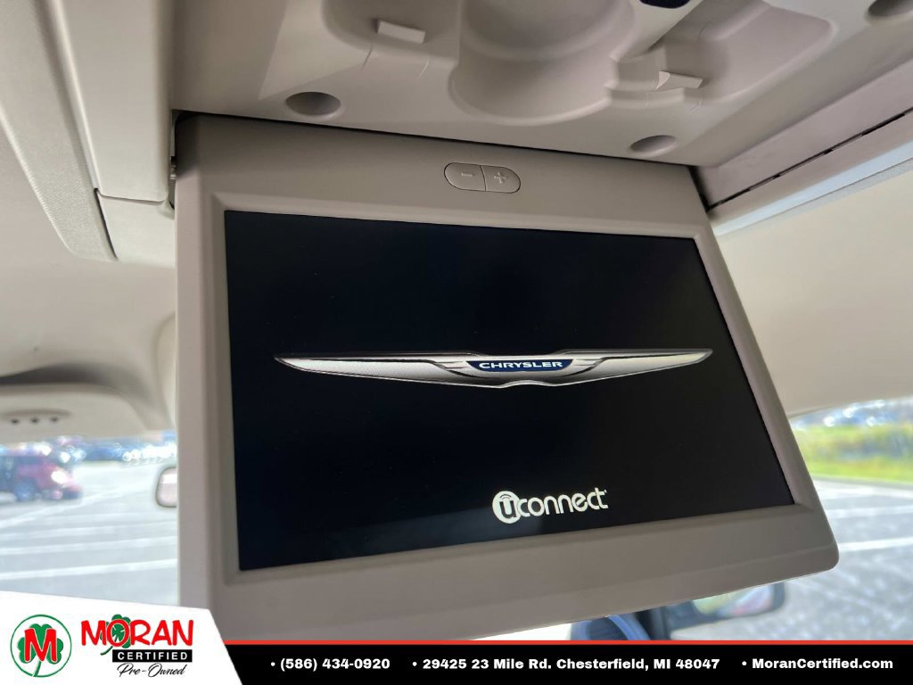 Used 2015 Chrysler Town & Country Touring FWD image 13