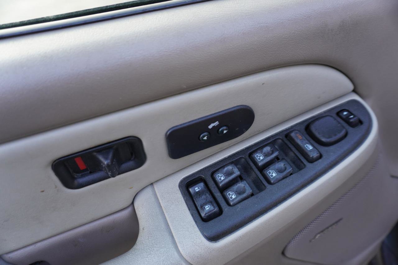 Used 2003 Chevrolet Suburban LS w/ LS Preferred Equipment Group image 26