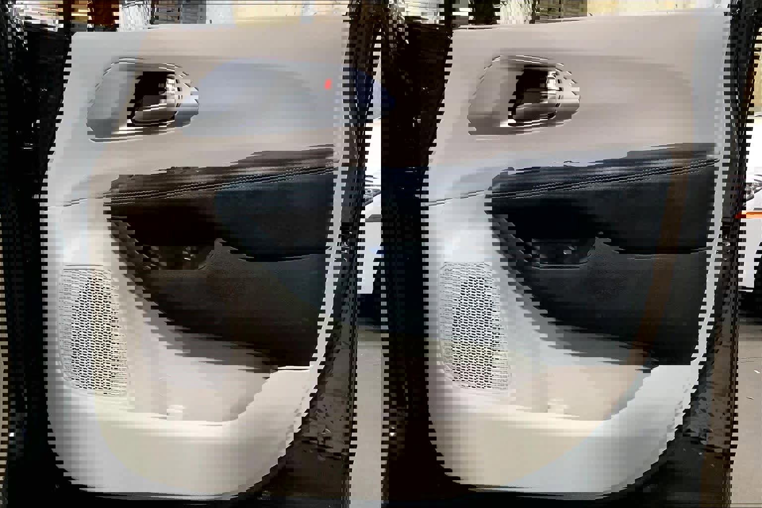 Used 2019 Chrysler Pacifica Touring Plus w/ Cold Weather Group image 22