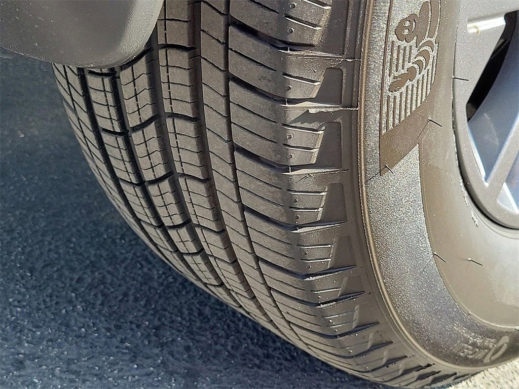 Certified 2025 Nissan Frontier SV image 24