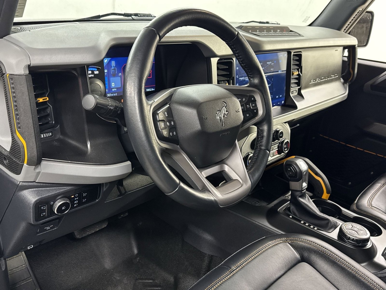 Used 2023 Ford Bronco Badlands image 7