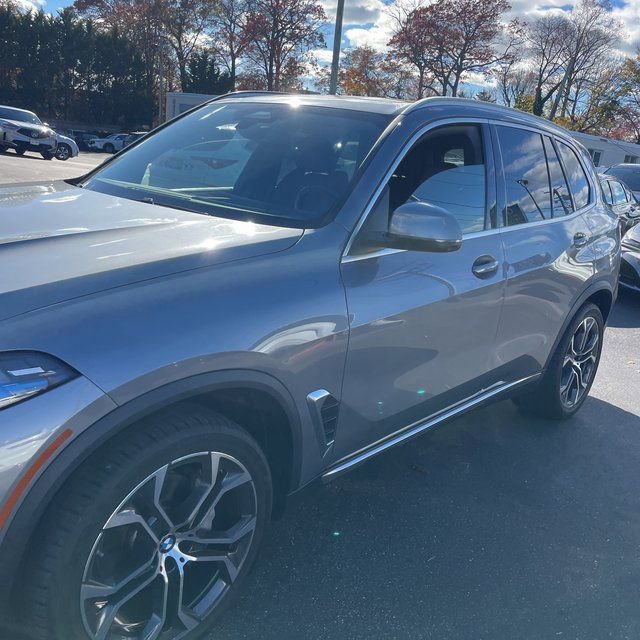Used 2024 BMW X5 xDrive40i w/ Premium Package image 16