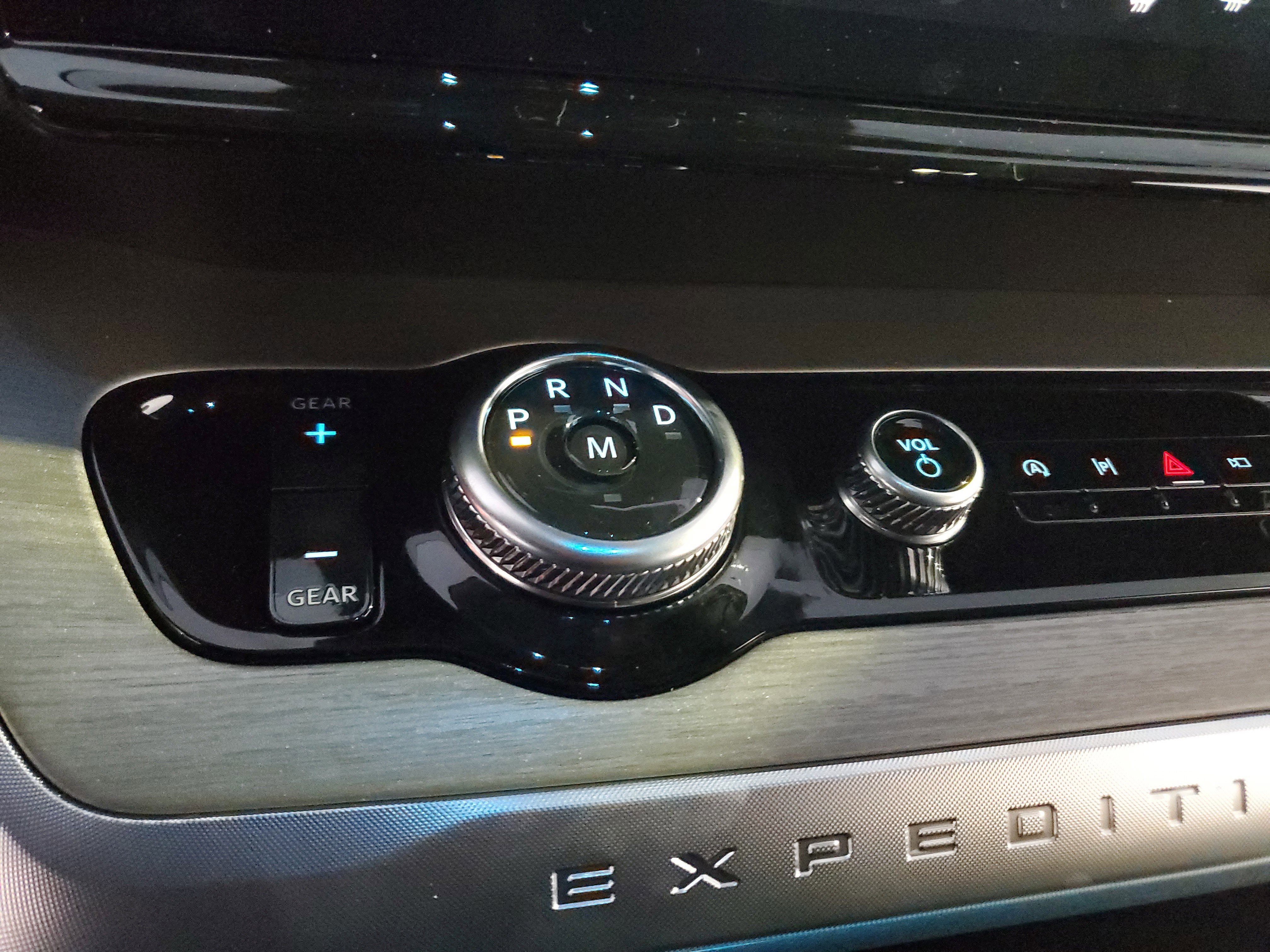 New 2025 Ford Expedition Max Platinum w/ Driver's Package image 17