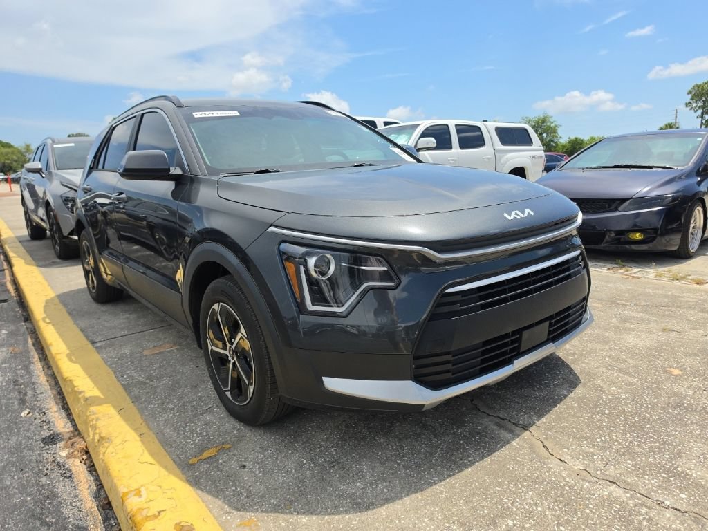 Certified 2024 Kia Niro EX FWD image 3