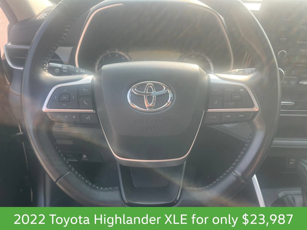Used 2022 Toyota Highlander XLE AWD/4WD image 14