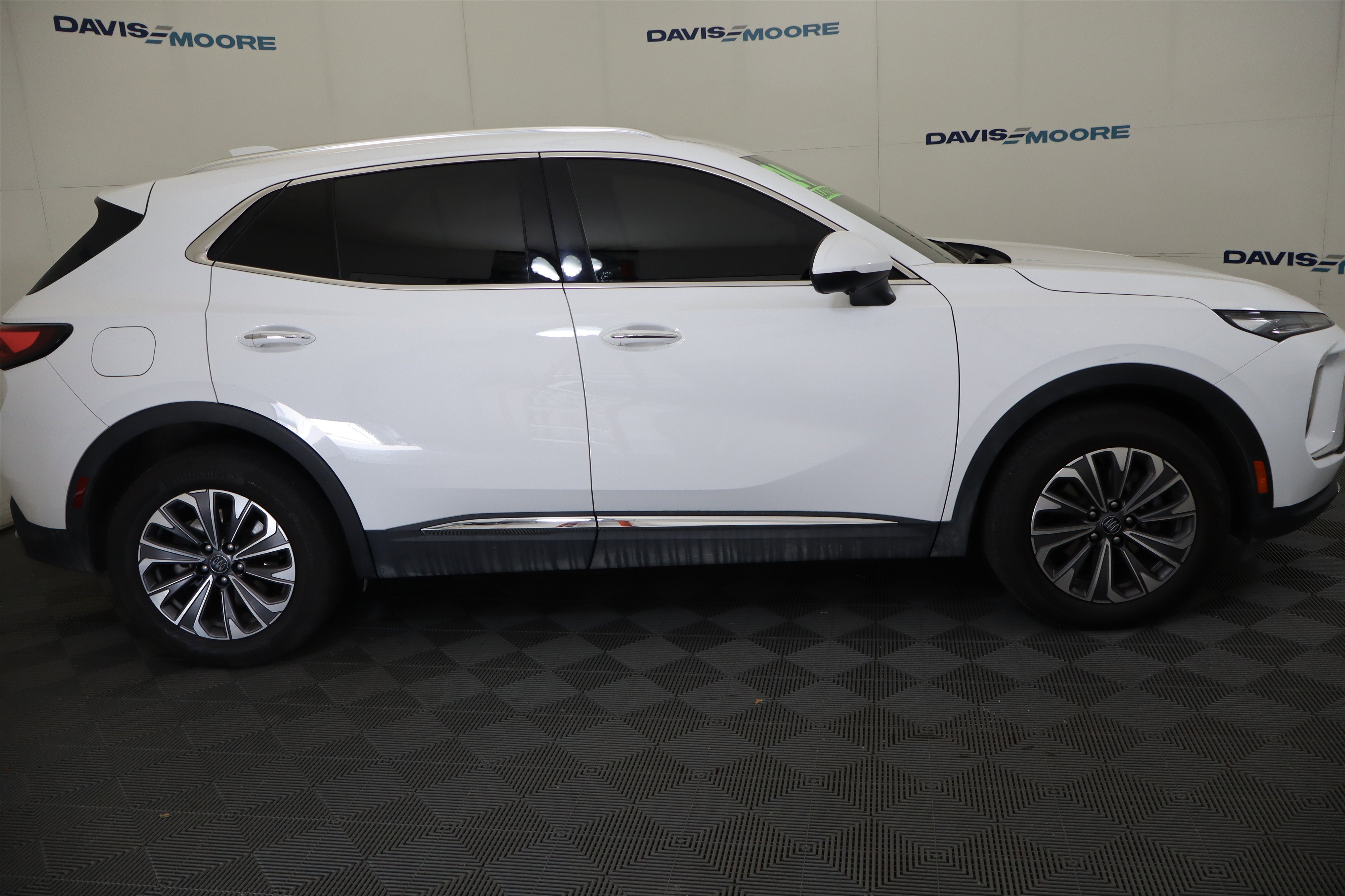 Used 2024 Buick Envision Preferred image 3