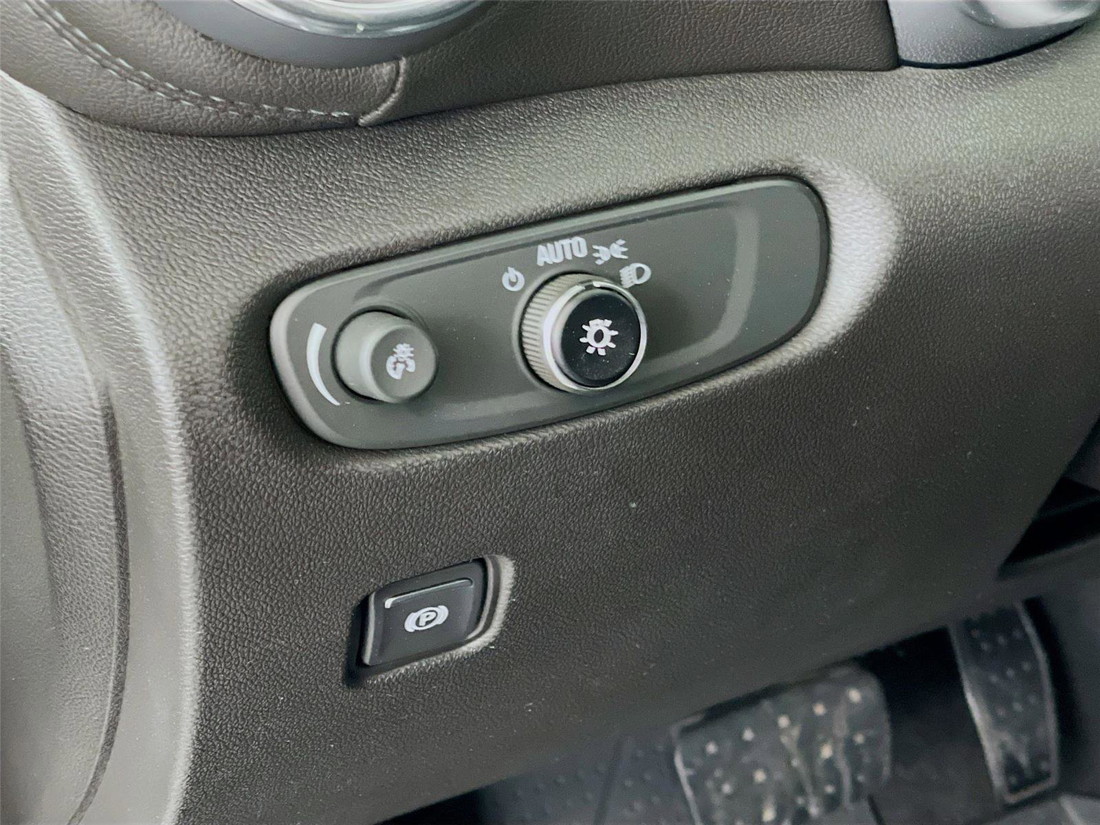 Used 2020 Chevrolet Blazer LT image 13